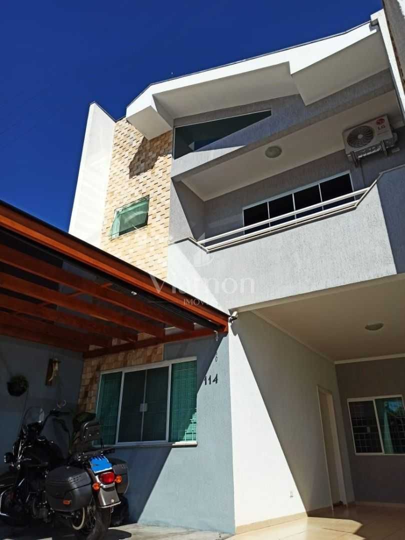 Sobrado com Piscina e 3 Quartos no Jardim Fregadolli  Maringá PR