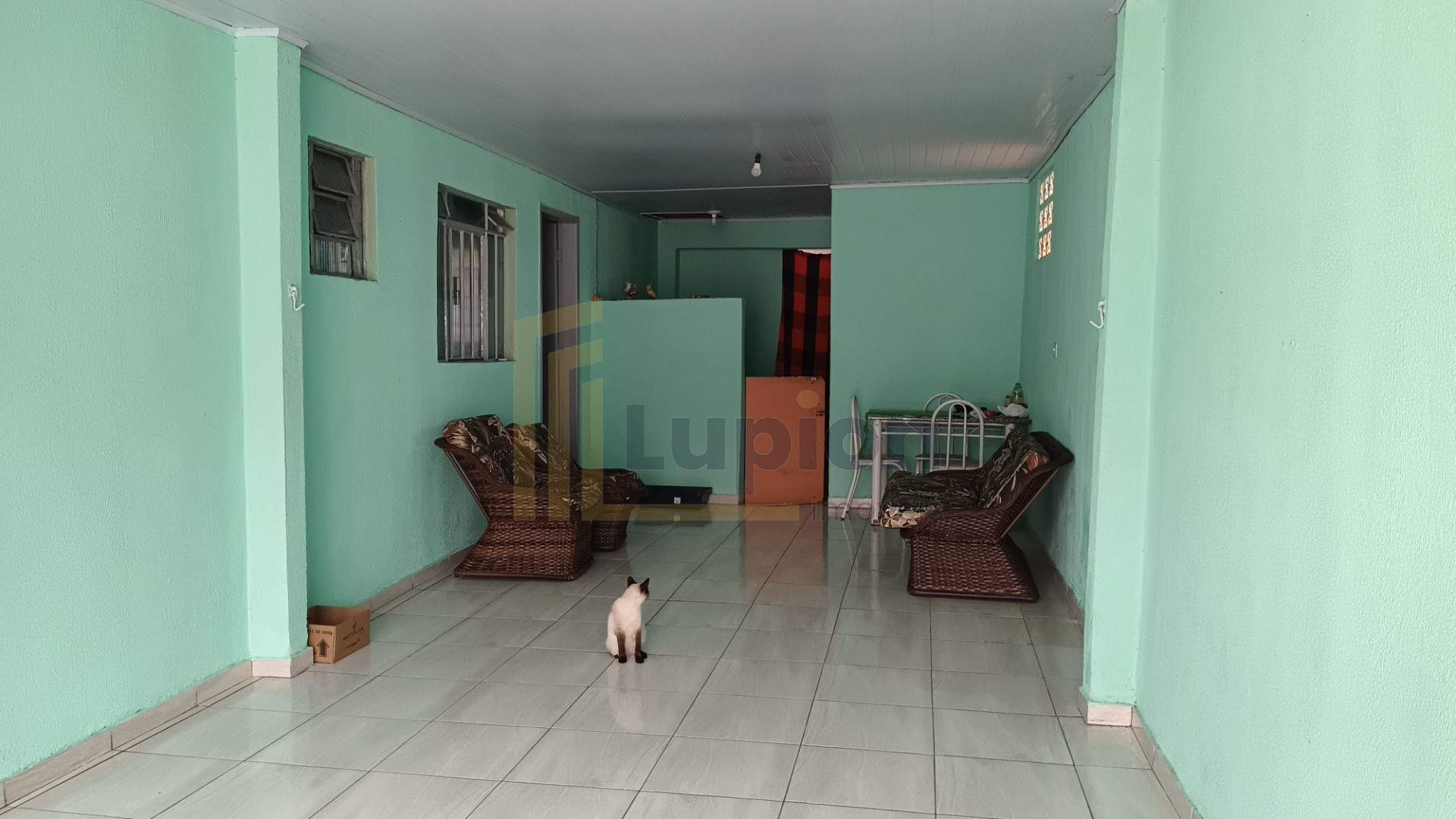 Oportunidade Única  Terreno com Casa Principal e 4 Casas nos F...