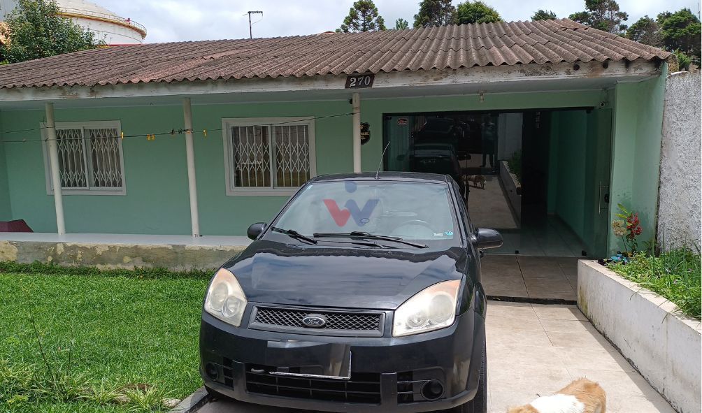 Oportunidade Única  Terreno com Casa Principal e 4 Casas nos F...