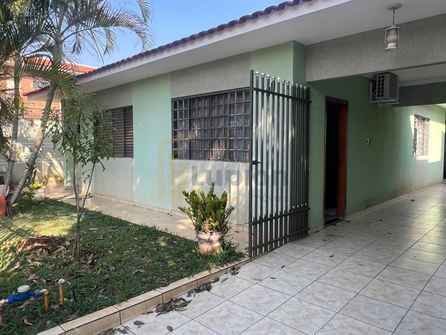 Casa Espaçosa com Edícula Versátil à Venda no Parque Residenci...