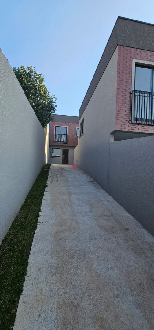 Sobrado à Venda no Santa Cândida  3 Quartos, Suíte e 2 Vagas