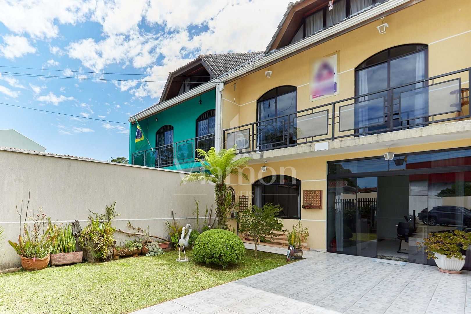 Sobrado amplo e ensolarado em Pinhais com quintal e ótima loca...