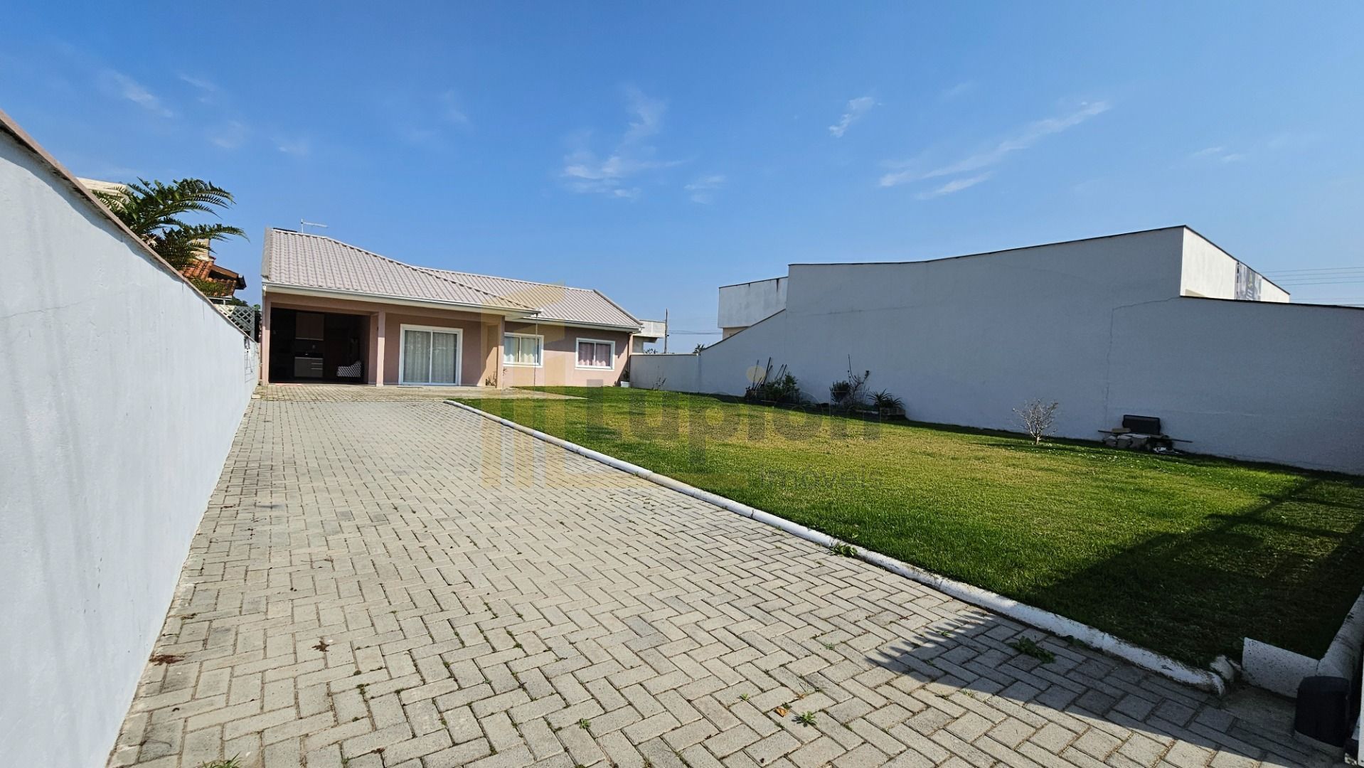 Ótima Casa na Praia do Ervino  4 Quartos, Piscina e Churrasque...