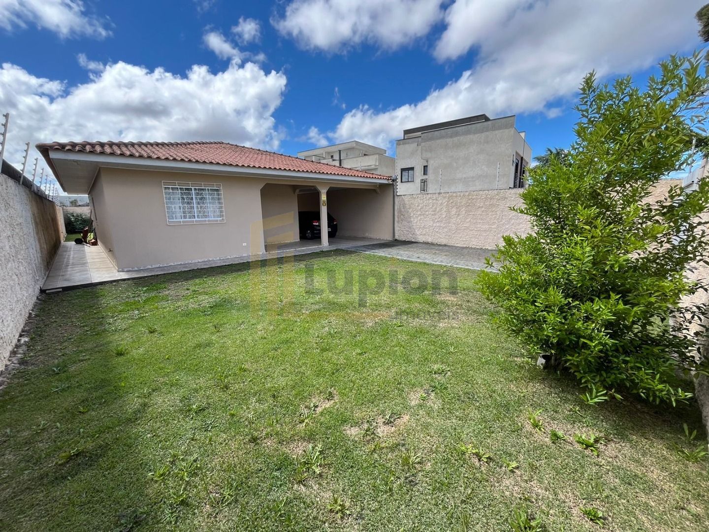 Magnífica Casa à Venda no Uberaba, Curitiba  Conforto, Espaço ...