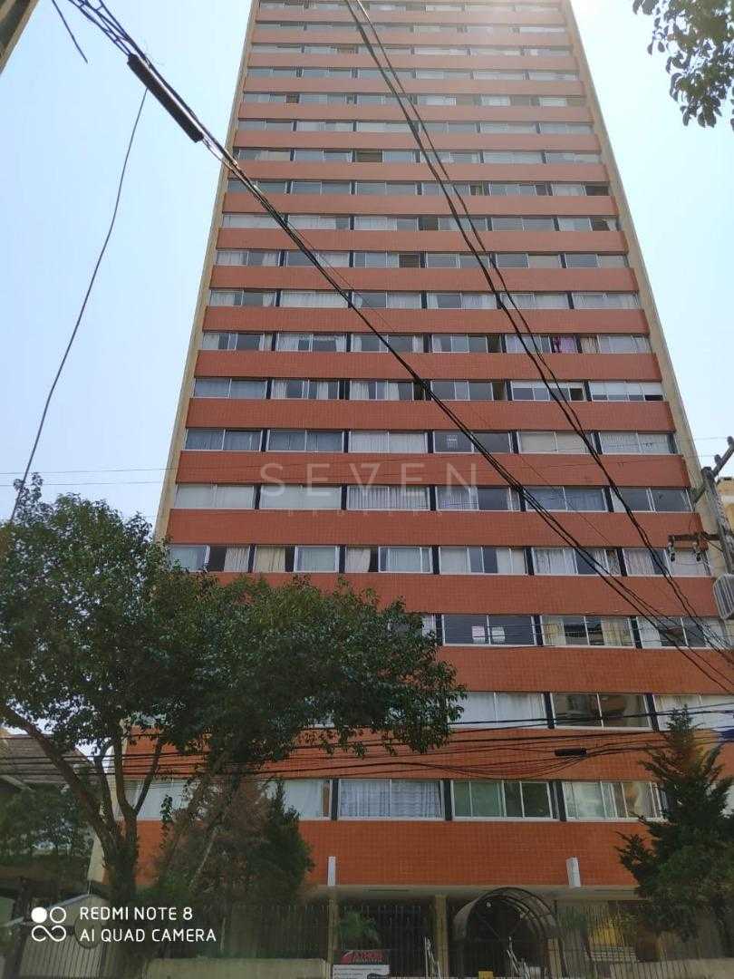 Apartamento Espaçoso no Centro de Curitiba  Andar Alto, 2 Dorm...