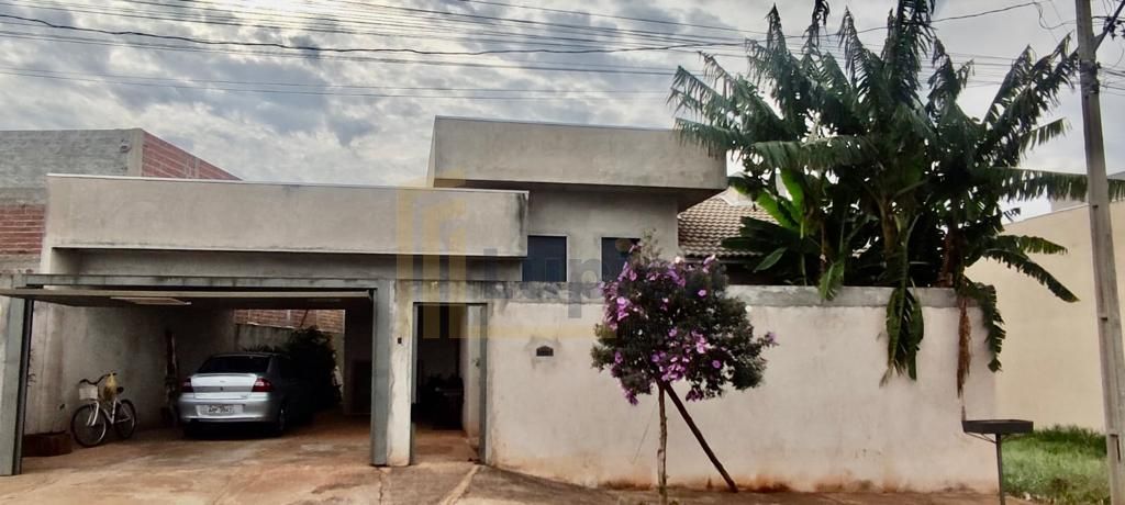 Casa espaçosa com 3 quartos, área gourmet e quintal amplo