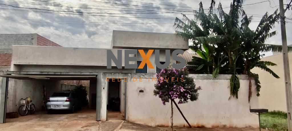 Casa espaçosa com 3 quartos, área gourmet e quintal amplo