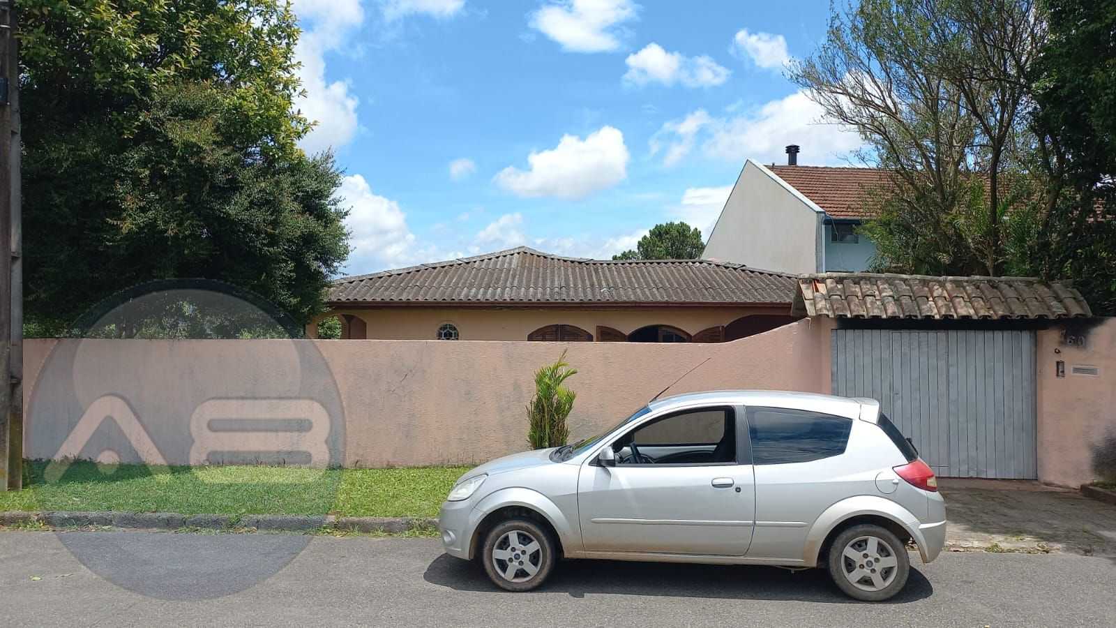 Casa Espaçosa nas Mercês com 5 Quartos, Suíte Master e Quintal...