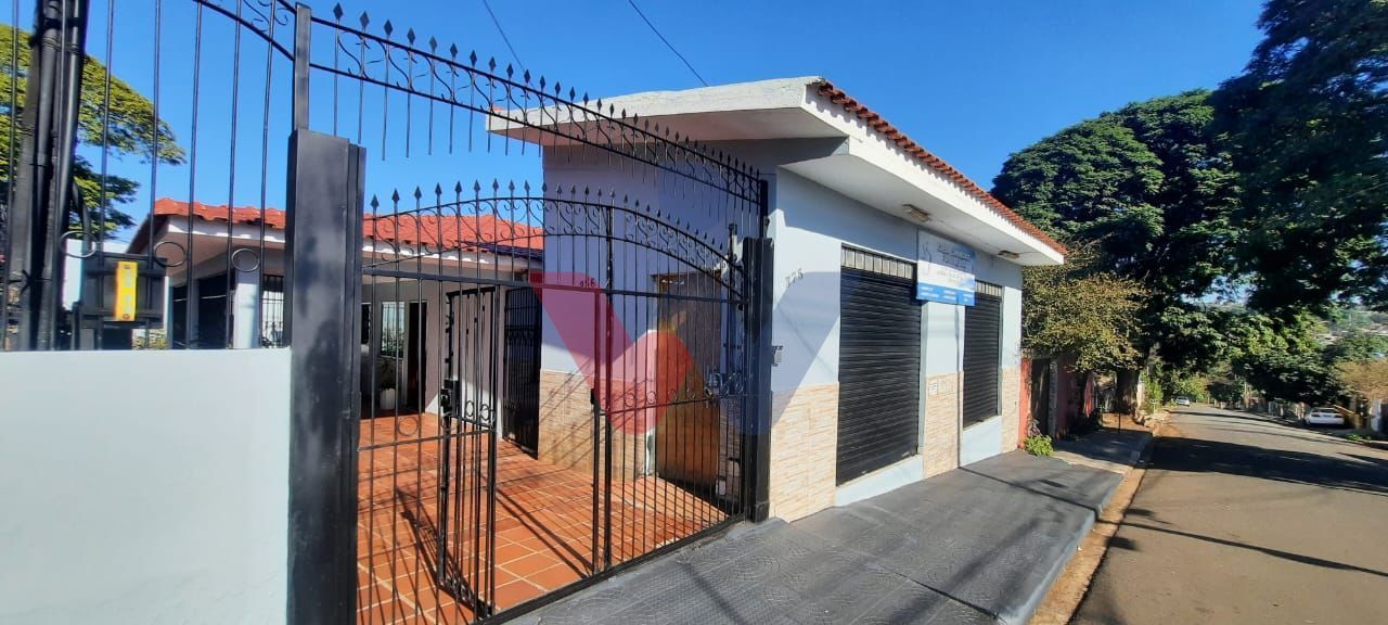 Casa com 2 Quartos e Salão Comercial de Esquina no Branca Viei...