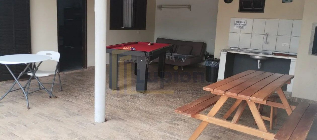 Casa Moderna com Piscina e Churrasqueira  Aceita Permuta em Cu...