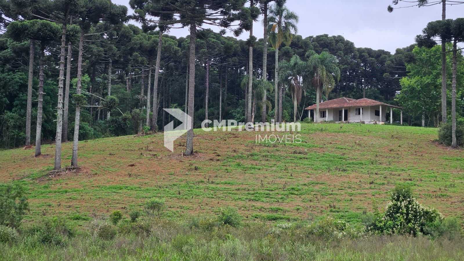 Fazenda com 70 alqueires, casa, rio e lago a 8 km da BR-476  A...