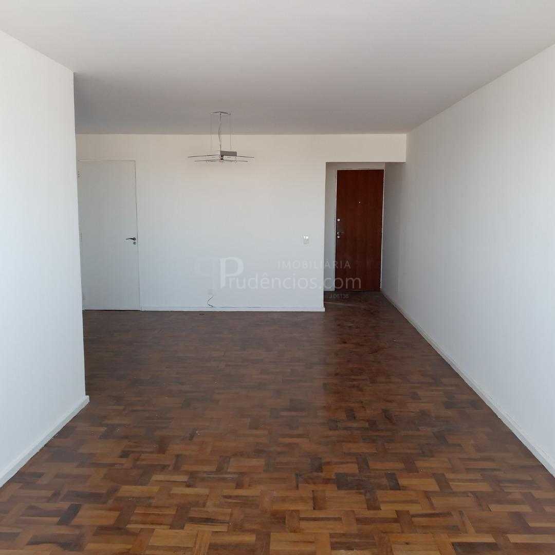 Apartamento Espaçoso no Centro de Curitiba  Andar Alto, 3 Dorm...