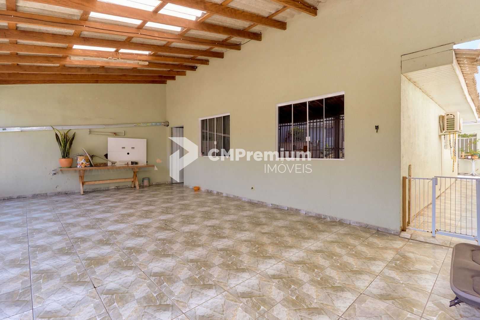 Excelente Casa com Edícula à Venda no Bairro Cidade Industrial...