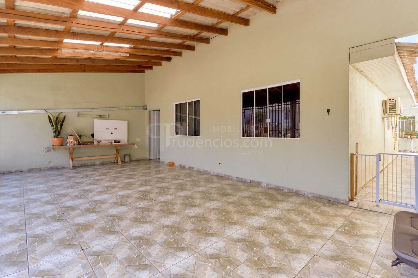 Excelente Casa com Edícula à Venda no Bairro Cidade Industrial...