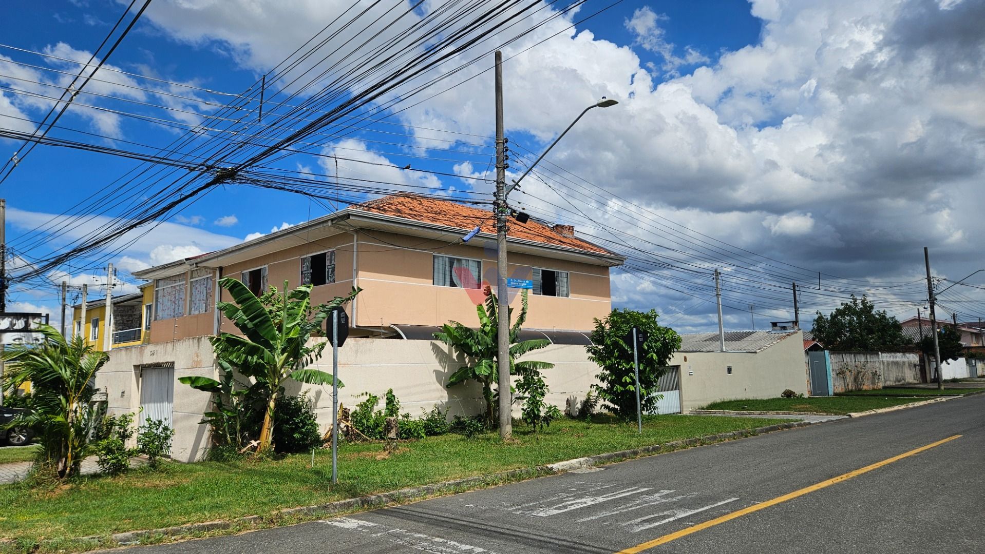 Imóvel 340m  com residência, sala comercial e 3 quitinetes ind...