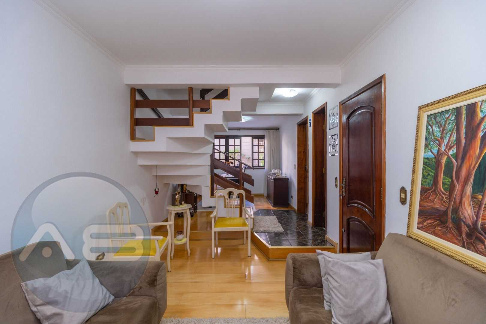 Sobrado Triplex 129m  em Condomínio Fechado no Portão  Seguran...