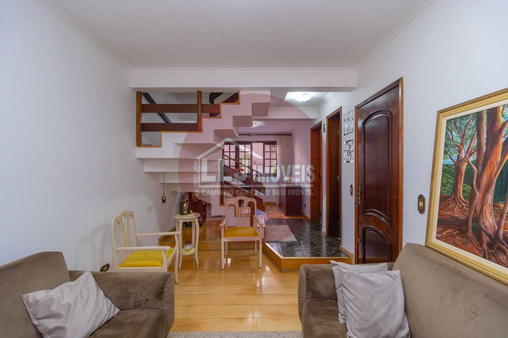 Sobrado Triplex 129m  em Condomínio Fechado no Portão  Segurança, Conforto e uma Vista Deslumbrante