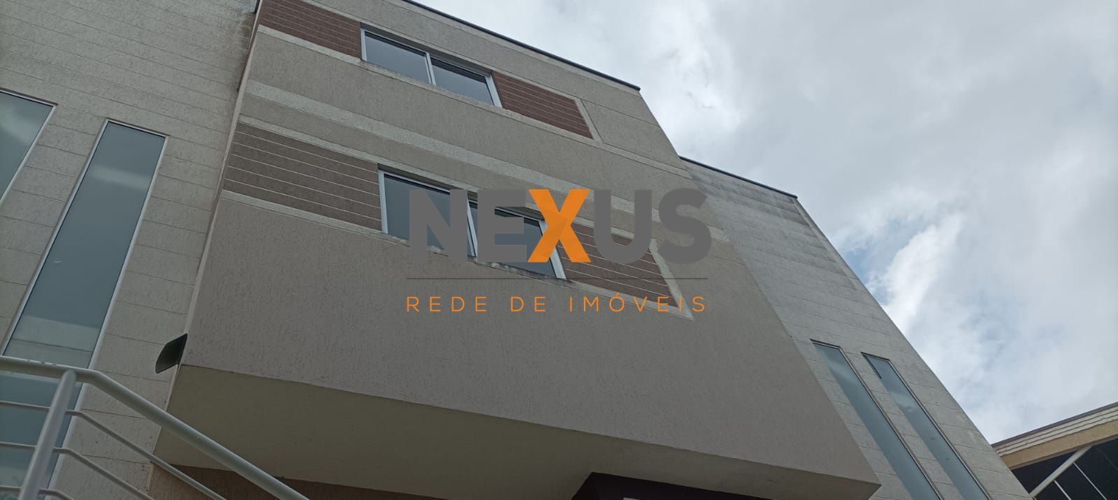 Sobrado 3 Quartos com Suíte e 5 Vagas no Bairro Abranches Cur...