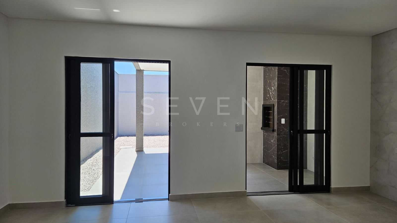 Sobrado 03 quartos, sendo 1 Suíte com hidromassagem, Fazenda V...