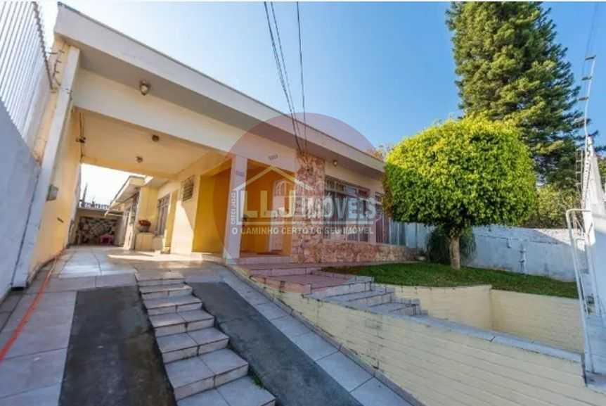 Casa espaçosa à venda no Parolin com 4 quartos, edícula e vagas para 4 carros