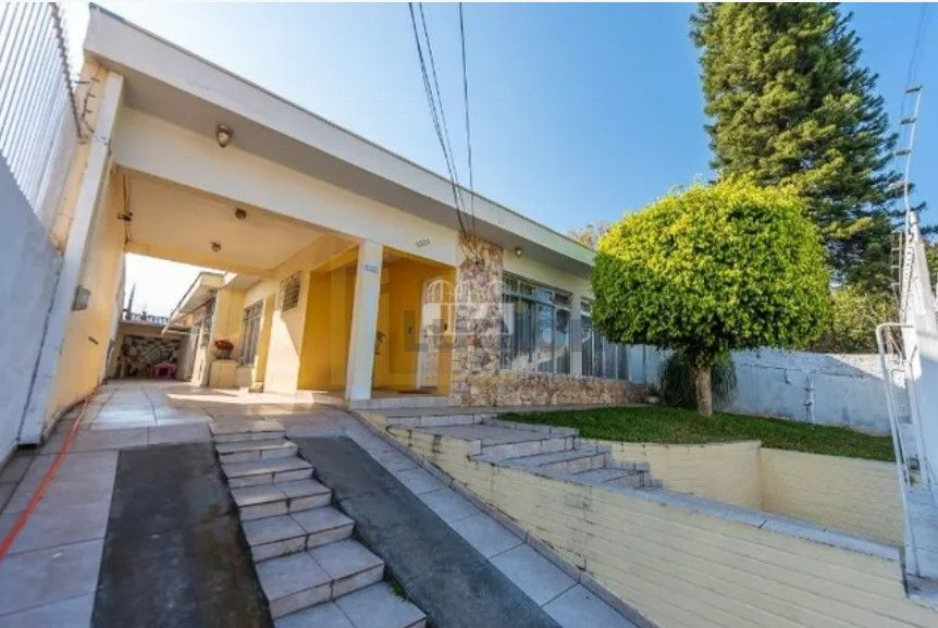 Casa espaçosa à venda no Parolin com 4 quartos, edícula e vaga...