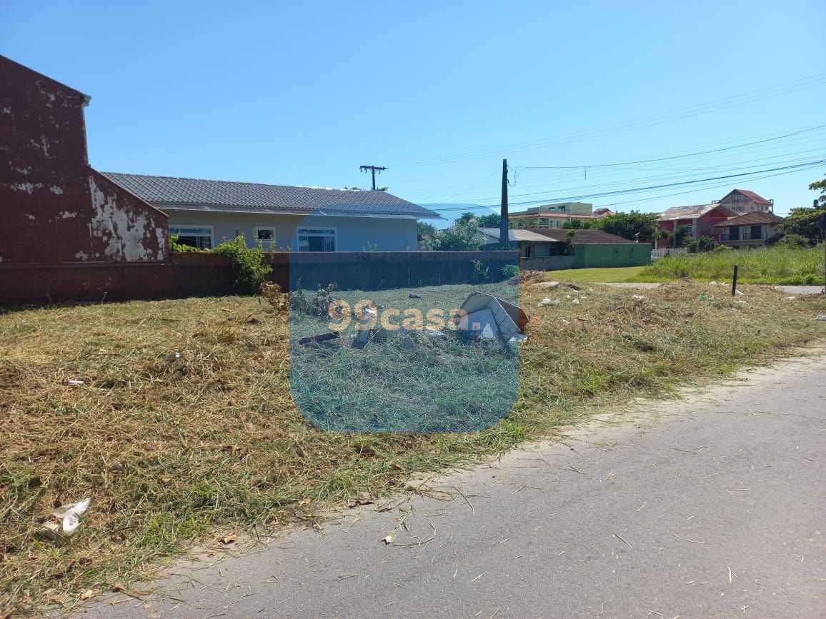 Terreno de Esquina na Praia de Enseada  252 m  a 350 m do Mar