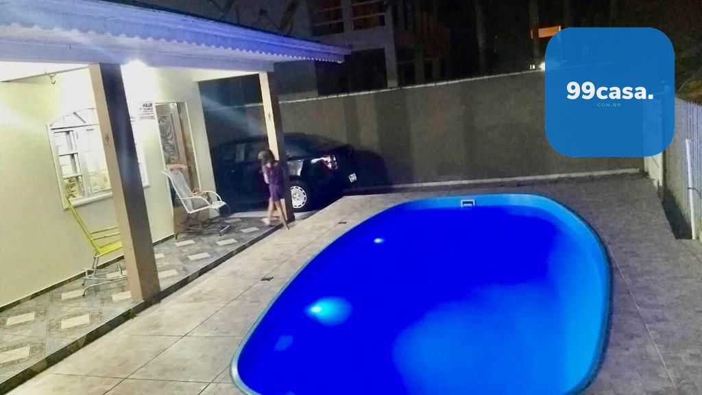 Excelente Casa com Piscina e Edícula a 80m da Praia em Itapoá SC