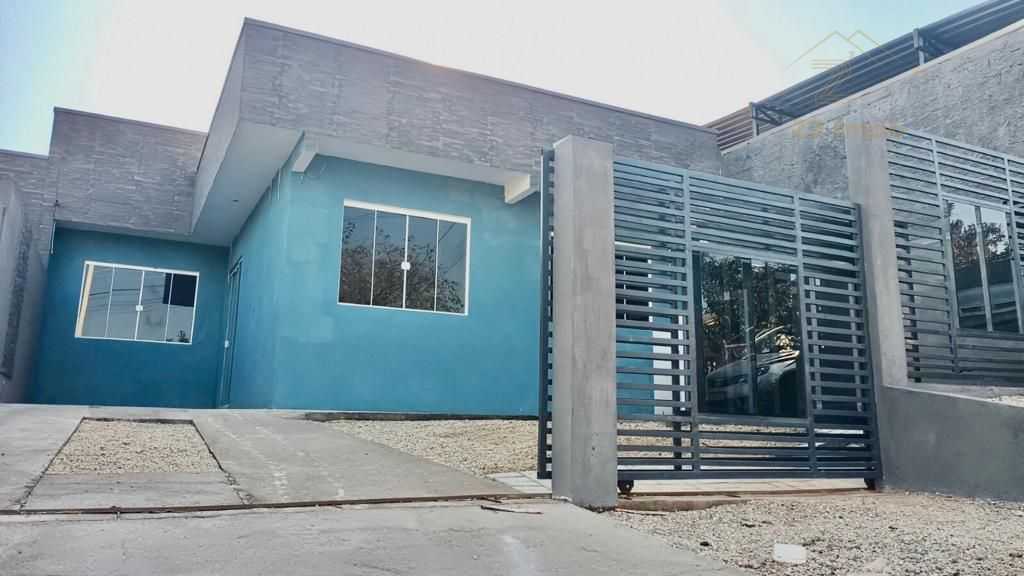 Linda Casa à Venda com 2 Quartos e Excelente Localização  Conf...