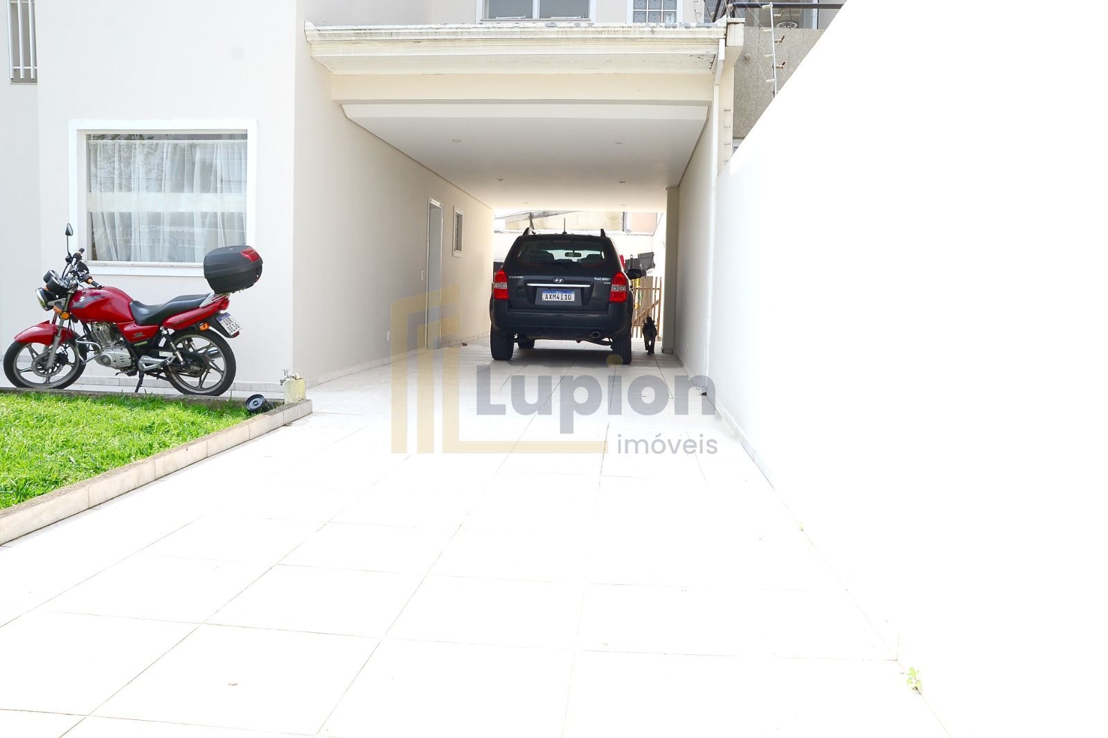 Casa ampla e elegante com suíte, lareira e espaço gourmet no P...