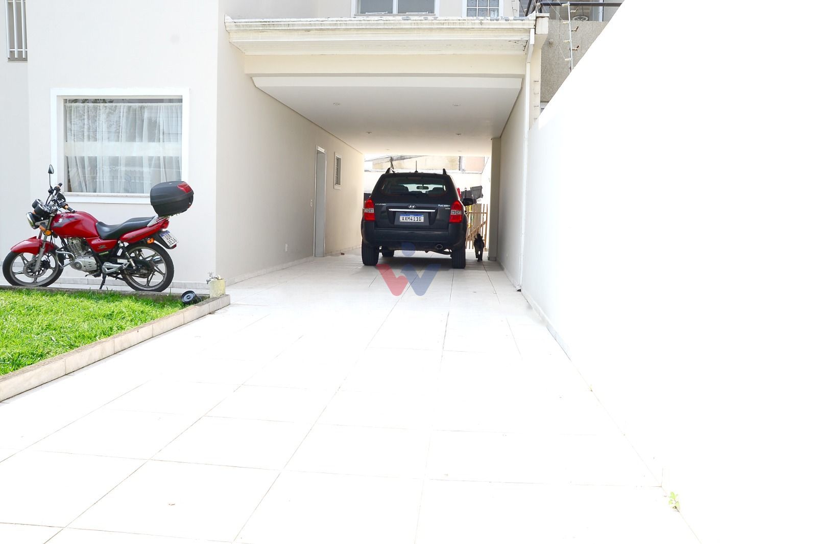 Casa ampla e elegante com suíte, lareira e espaço gourmet no P...