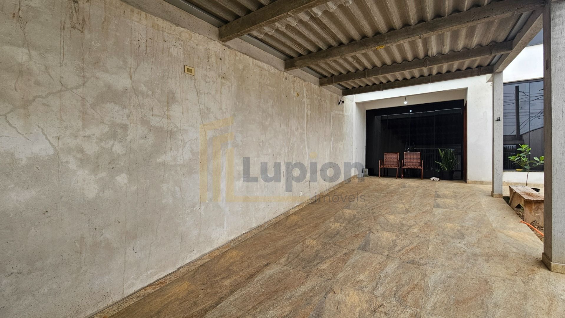 Sobrado Triplex 350m  com Terraço, Salão de Festas e Ótima Loc...