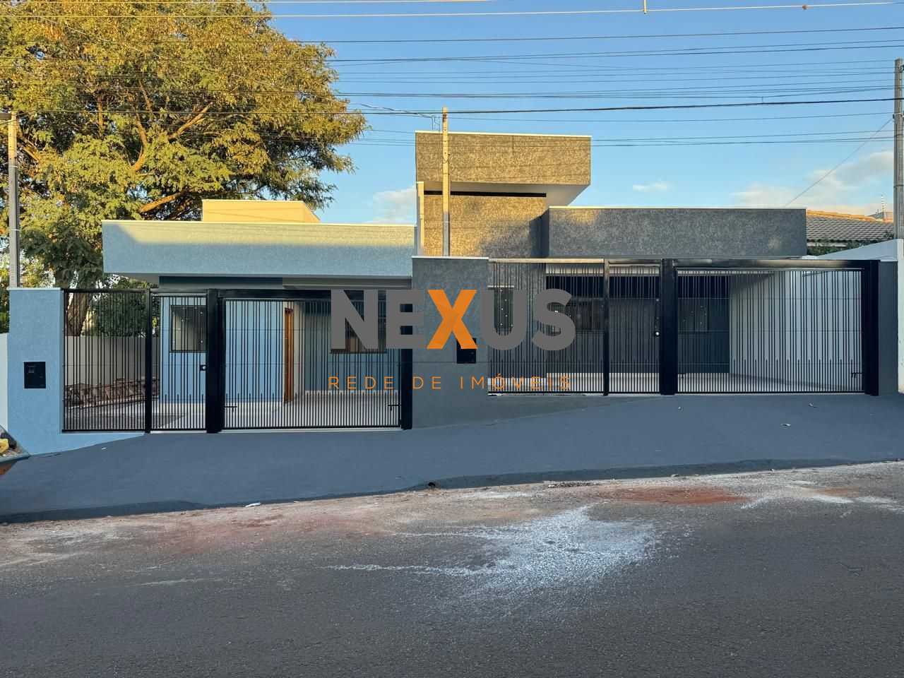 Casa à Venda no Jardim Tropical - 2 Dormitórios, Garagem e Loc...