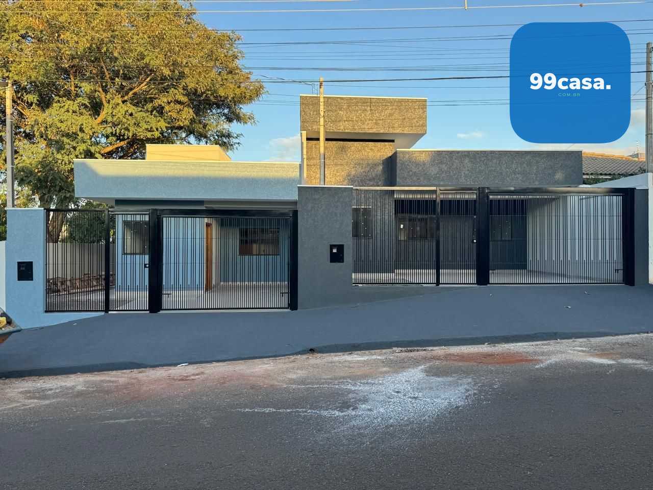 Casa à Venda no Jardim Tropical - 2 Dormitórios, Garagem e Loc...