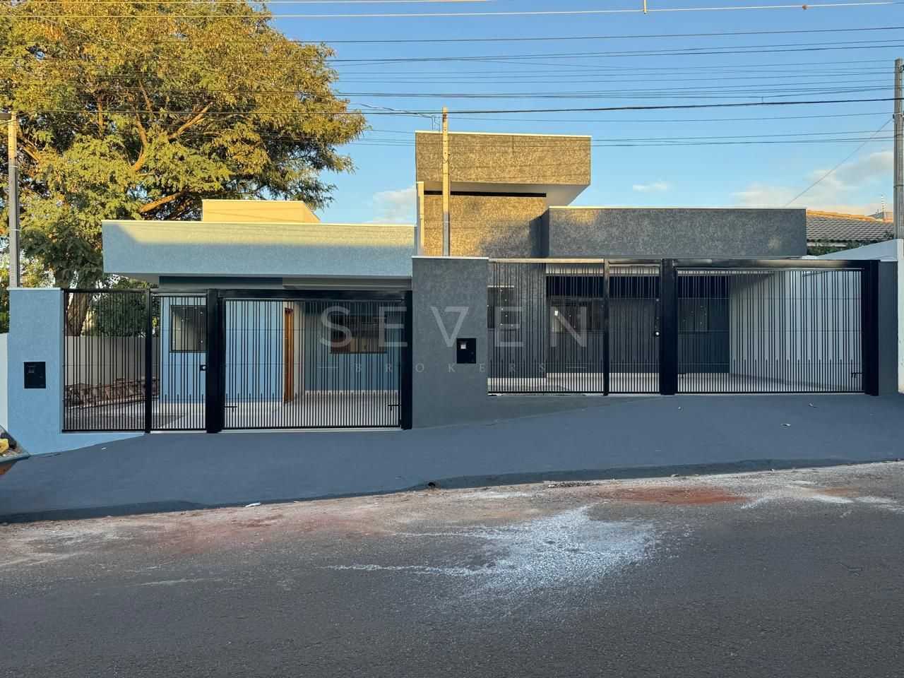 Casa à Venda no Jardim Tropical - 2 Dormitórios, Garagem e Loc...