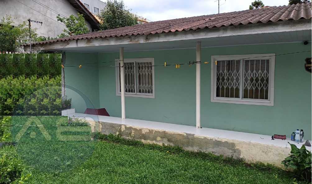 Oportunidade Única  Terreno com Casa Principal e 4 Casas nos F...
