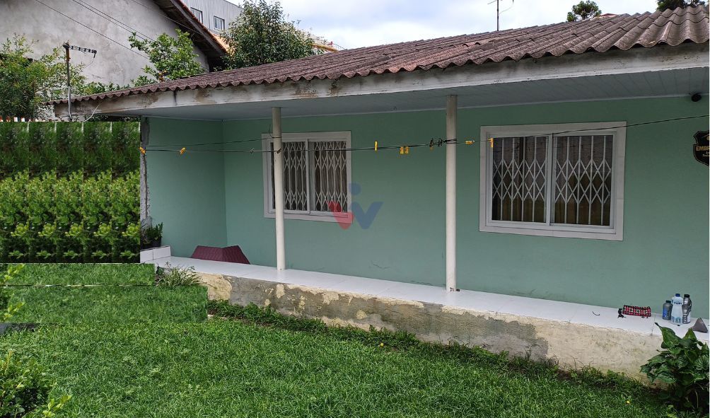 Oportunidade Única  Terreno com Casa Principal e 4 Casas nos F...
