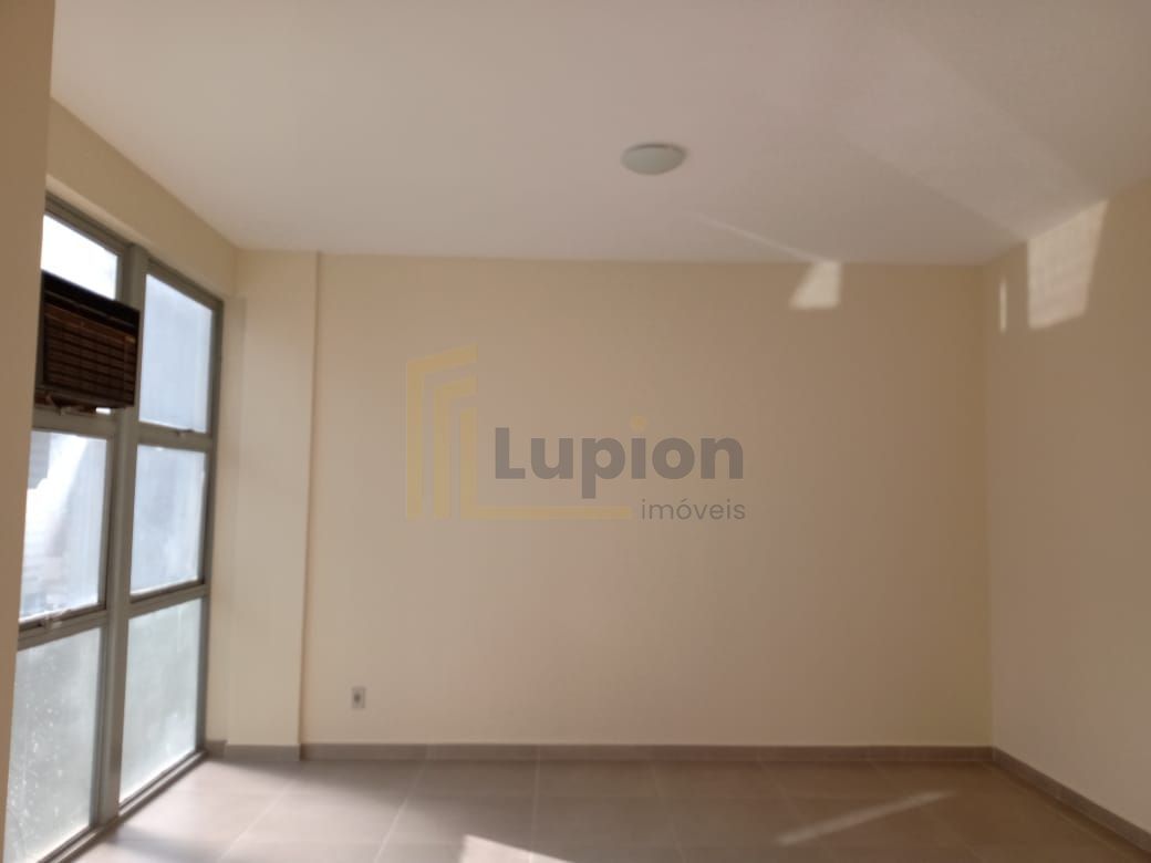 Sala em prédio central, seguro para trabalhar.