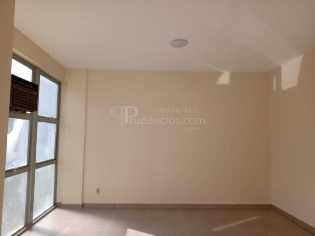 Sala em prédio central, seguro para trabalhar.