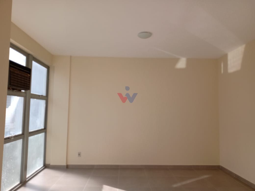 Sala em prédio central, seguro para trabalhar.