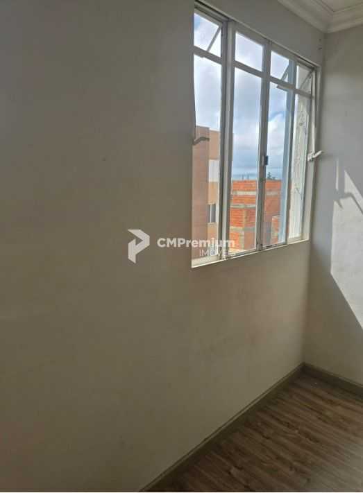 Apartamento ensolarado no Portão com 3 quartos, garagem cobert...