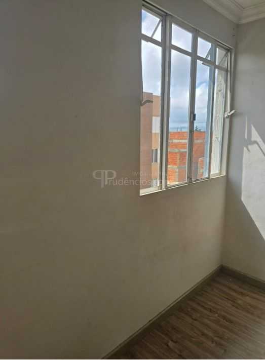 Apartamento ensolarado no Portão com 3 quartos, garagem cobert...