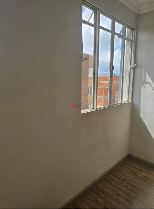 Apartamento ensolarado no Portão com 3 quartos, garagem cobert...