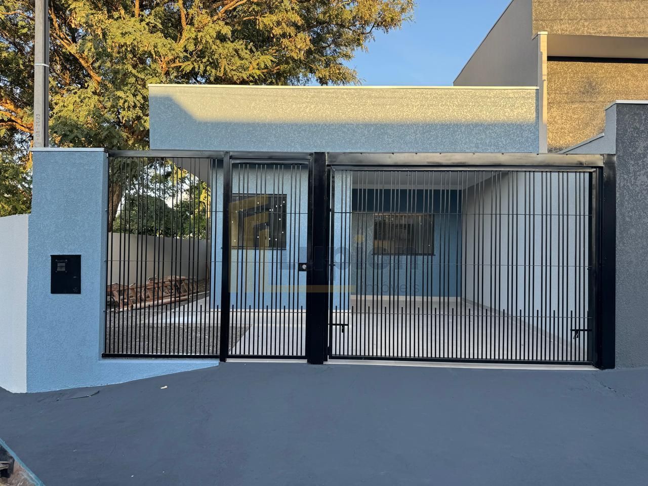 Casa à Venda no Jardim Tropical - 2 Dormitórios, Garagem e Loc...