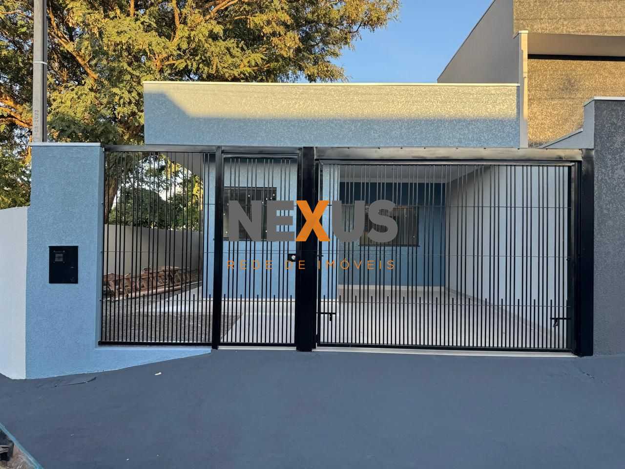 Casa à Venda no Jardim Tropical - 2 Dormitórios, Garagem e Loc...