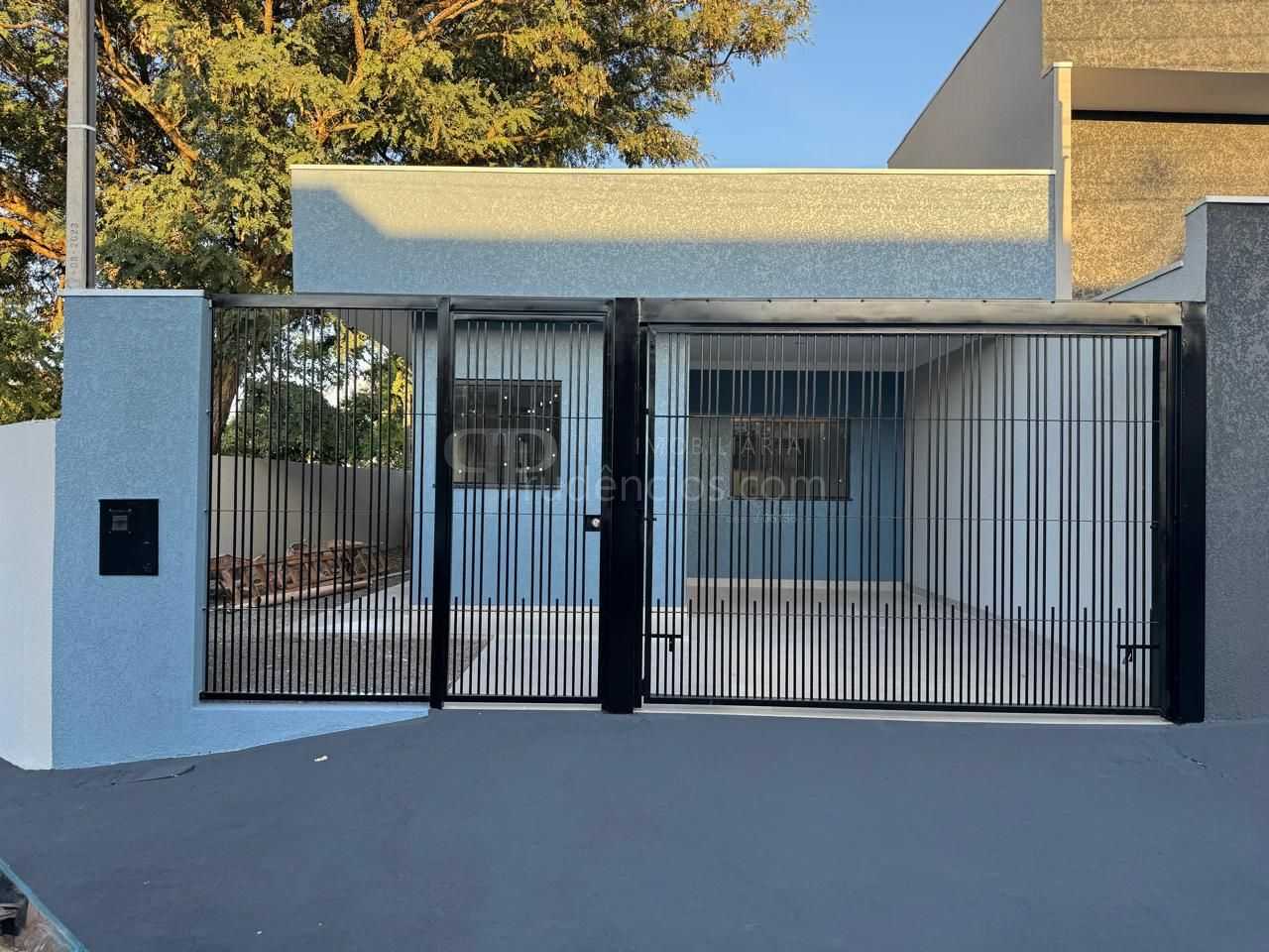 Casa à Venda no Jardim Tropical - 2 Dormitórios, Garagem e Loc...