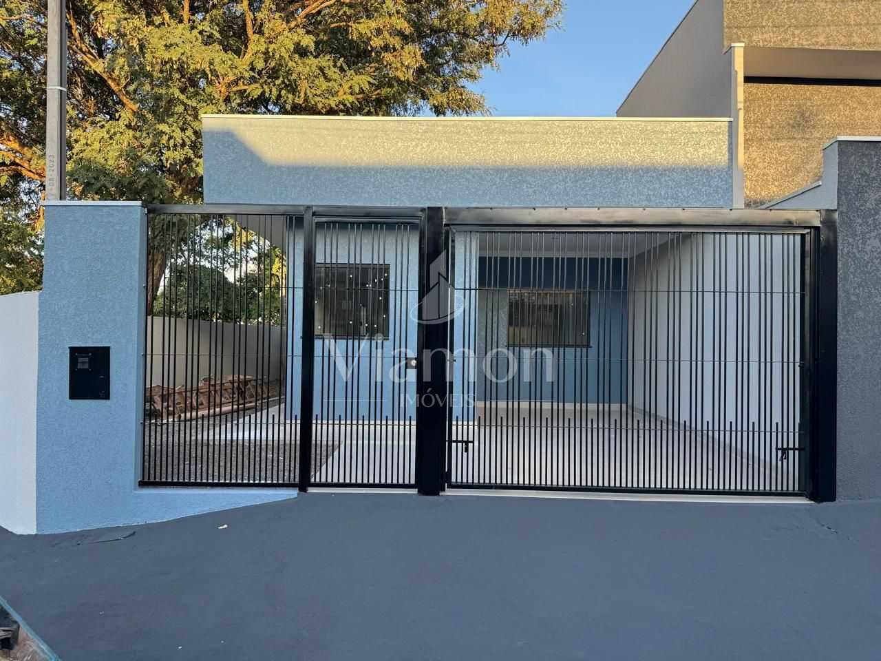 Casa à Venda no Jardim Tropical - 2 Dormitórios, Garagem e Loc...