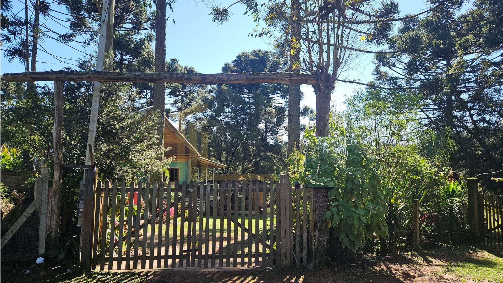 Refúgio à beira do Rio Maurício  Propriedade de 3.700 m  em M...