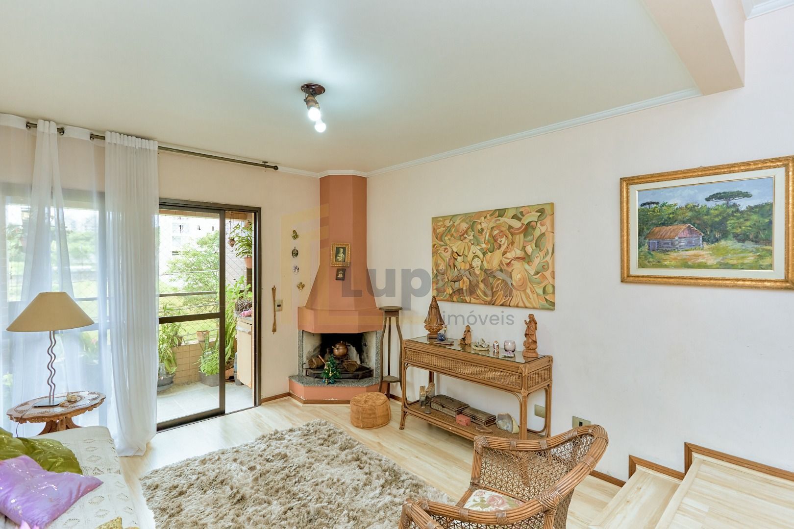 Apartamento 150m  no Cabral com sacada gourmet e lareira por R...