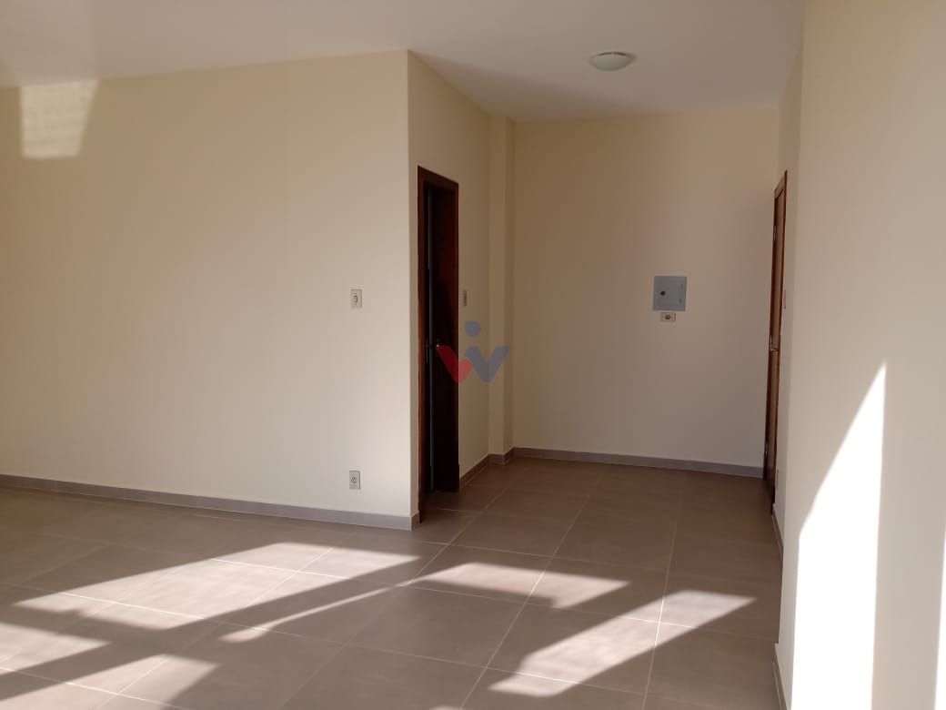 Fazenda com 70 alqueires, casa, rio e lago a 8 km da BR-476  A...