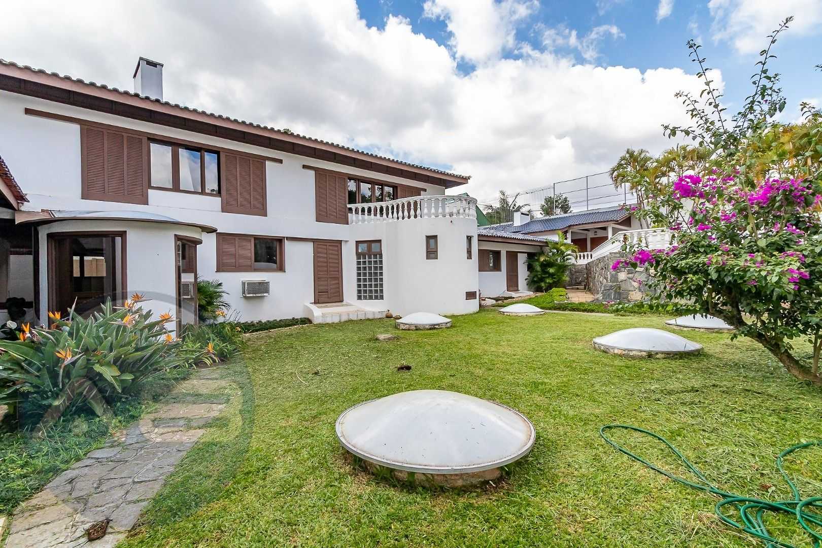 Casa ampla e versátil no Ahú Centro Cívico  ideal residencial ...